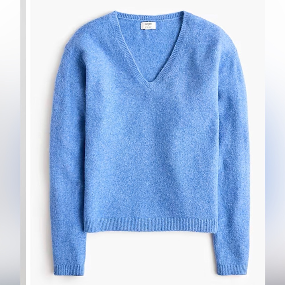 NWT J. Crew V neck sweater in extra soft yarn. Size:Small. Color:HTHR RETRO BLUE